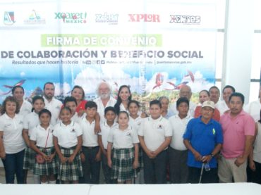 Firma gobierno de Puerto Morelos convenio de beneficio social con Experiencias Xcaret