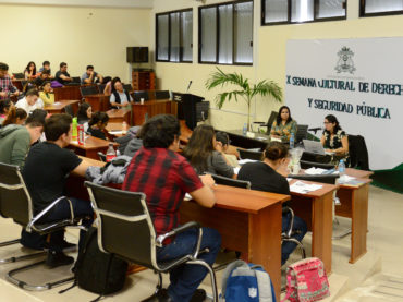 Exponen a estudiantes de derecho, avances en implementación del Sistema Estatal Anticorrupción