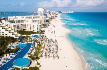 Playas de Cancún establecen horario de cierre y un aforo máximo del 30%