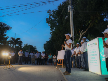 Se instala alumbrado púbico con tecnología de punta en Puerto Morelos