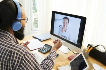 El teletrabajo aumenta dos horas la jornada y avanza su inicio