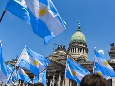 Argentina extiende plazo de negociación debido a su deuda