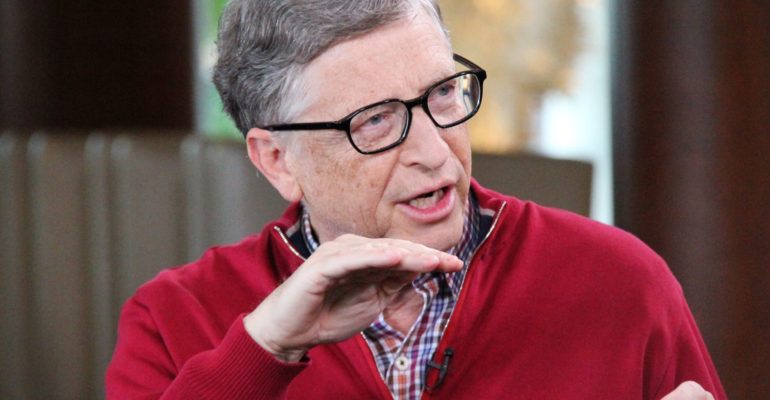 Cómo Bill Gates se convirtió en el centro de tantas teorías de la conspiración en medio de la pandemia