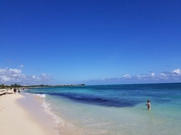 Comienza la reapertura de playas en Riviera Maya para reactivar el turismo