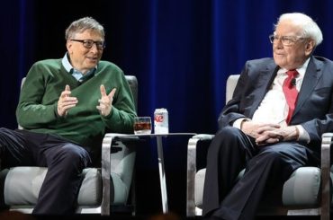 El mejor libro de negocios jamás escrito, según Bill Gates y Warren Buffett