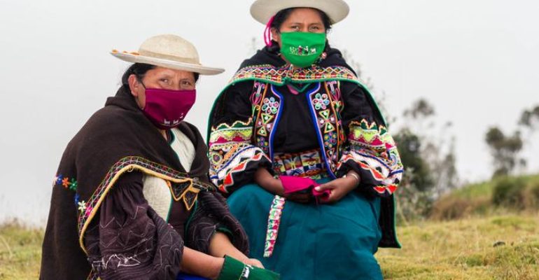 Ser mujer e indígena en América Latina, una carrera de obstáculos para toda la vida