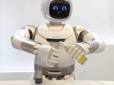 En China los bellboys han sido reemplazados por robots parlantes
