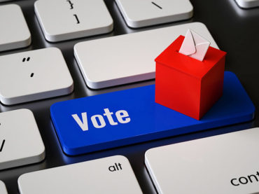 El voto por Internet aprobado por el INE implica riesgos para la legitimidad