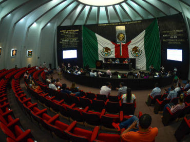 Exhorta Congreso a garantizar abasto de medicamentos para personas con VIH