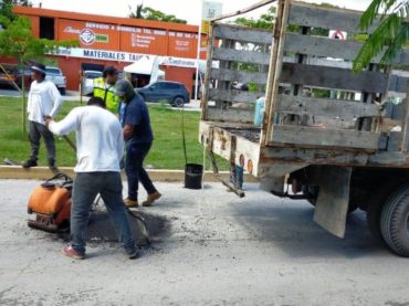 Se da mantenimiento a calles y avenidas de Puerto Morelos