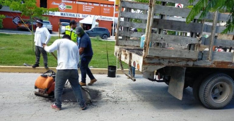 Se da mantenimiento a calles y avenidas de Puerto Morelos