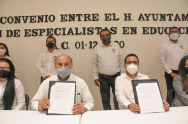 Firma Gobierno de Puerto Morelos convenio de colaboración con especialistas en educación