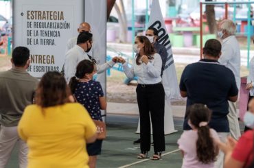 Histórica entrega de escrituras a familias de la colonia “Fidel Velázquez”