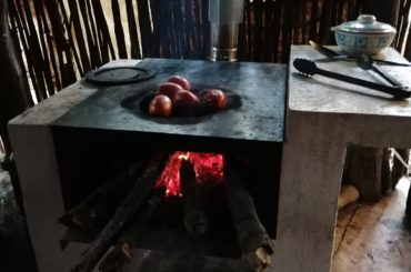 Estufas ecológicas y pisos-baños firmes para mejorar la calidad de vida