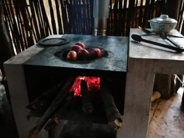 Estufas ecológicas y pisos-baños firmes para mejorar la calidad de vida